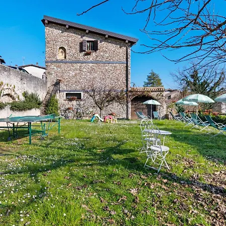 Rustic Holiday In With Garden *